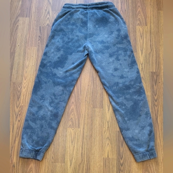 Ardene Grey Camo Sweatpants Size 2 - Comfortable & Stylish - Picture 2 of 5